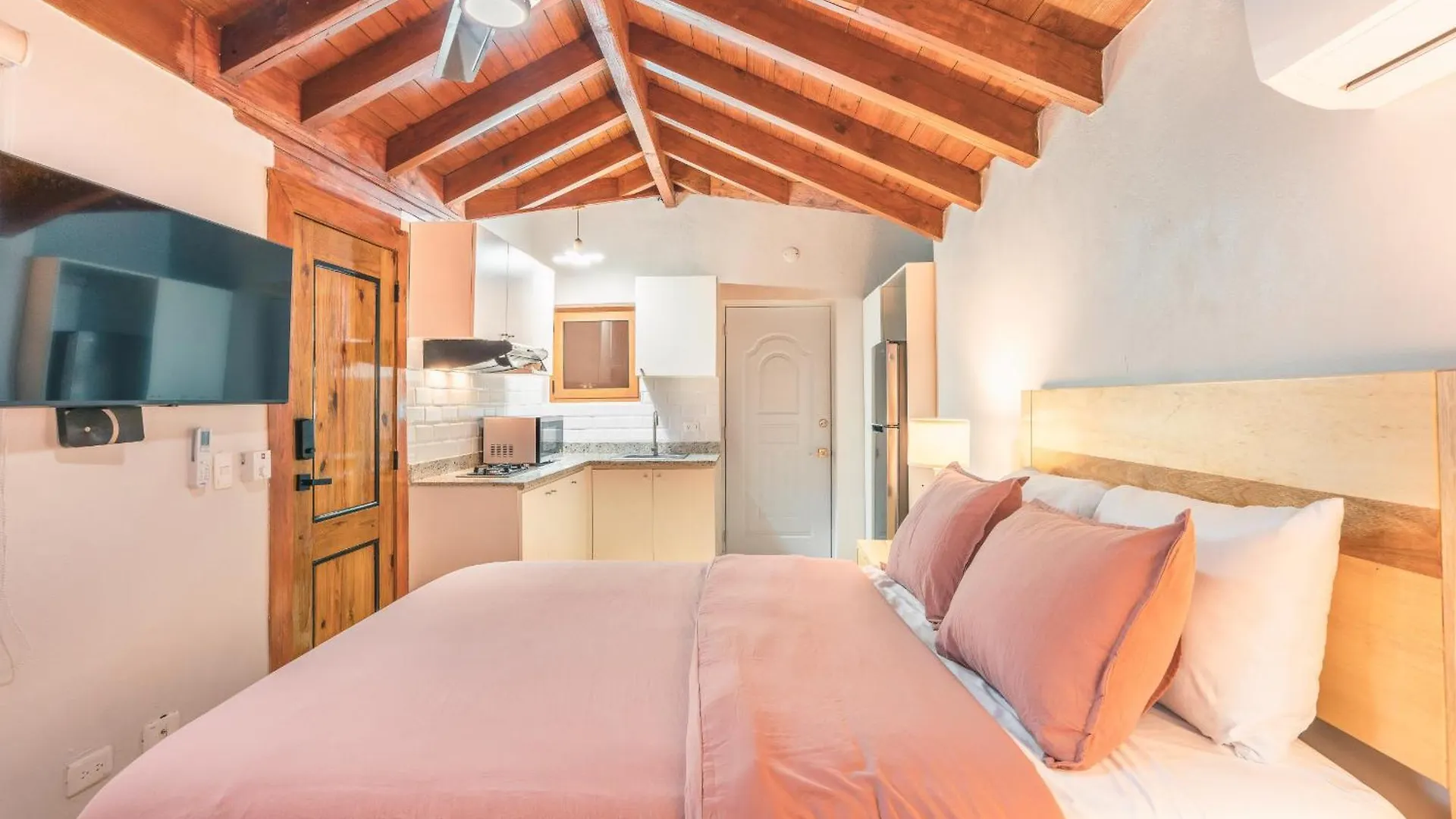 3Br Beachfront Townhouse At Puerto Bahia Samana Βίλα