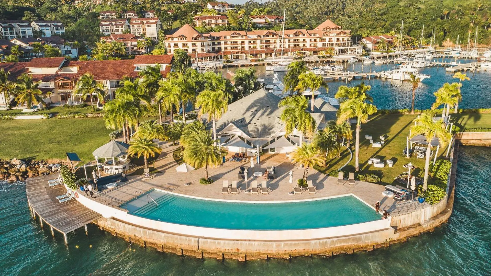 3Br Beachfront Townhouse At Puerto Bahia Samana فيلة